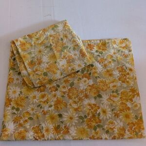 Vintage Queen Sheet Set. Two Flat Sheets And Two Pillowcases.